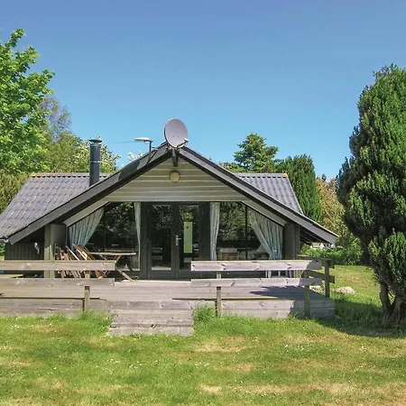 Vakantiehuis Three-bedroom Holiday In Tranekar *