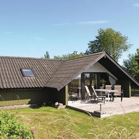 Vakantiehuis Three-bedroom Holiday In Tranekar