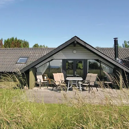 Three-bedroom Holiday In Tranekar